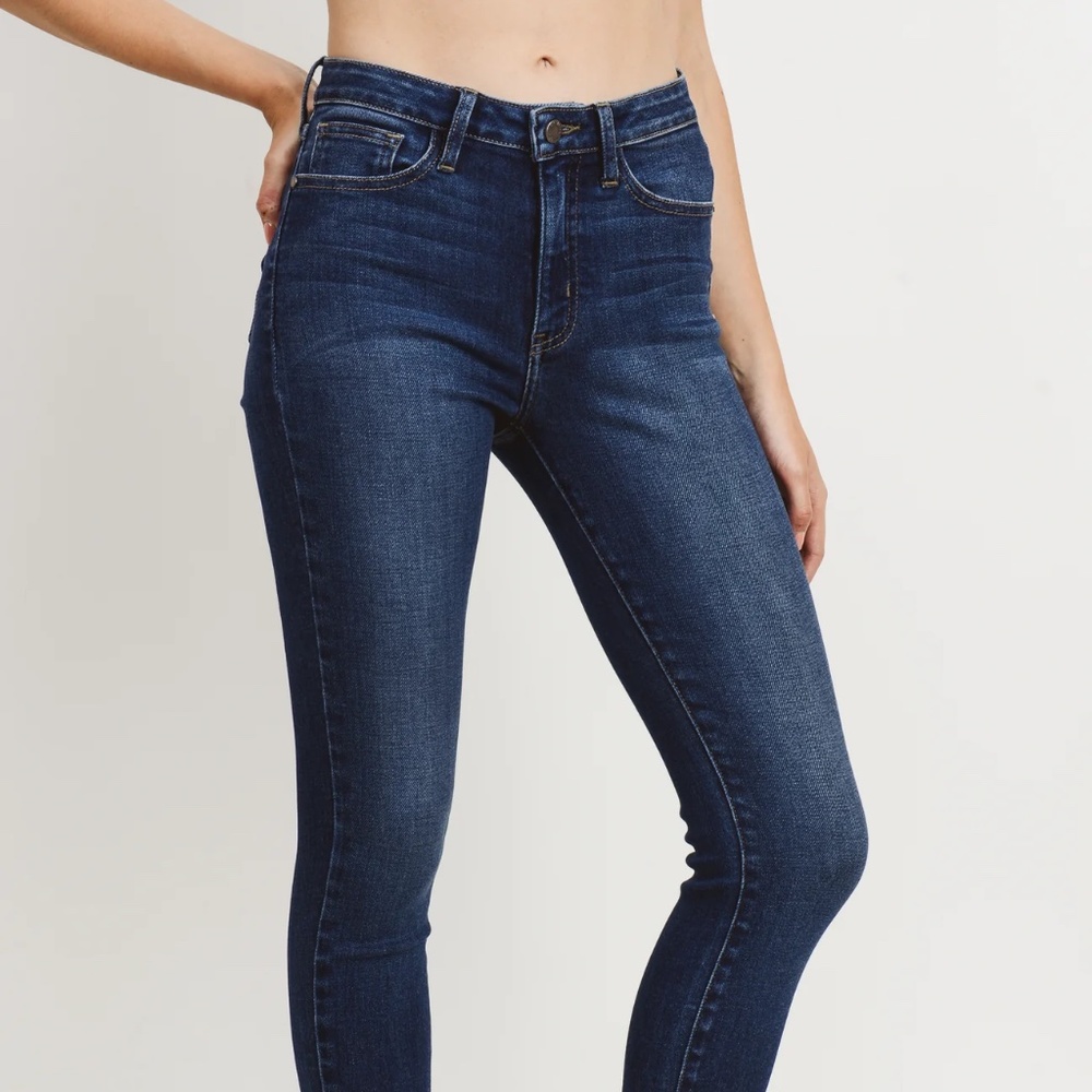 Just Black - Mid Rise Step Hem Raw Ankle Jeans - 28